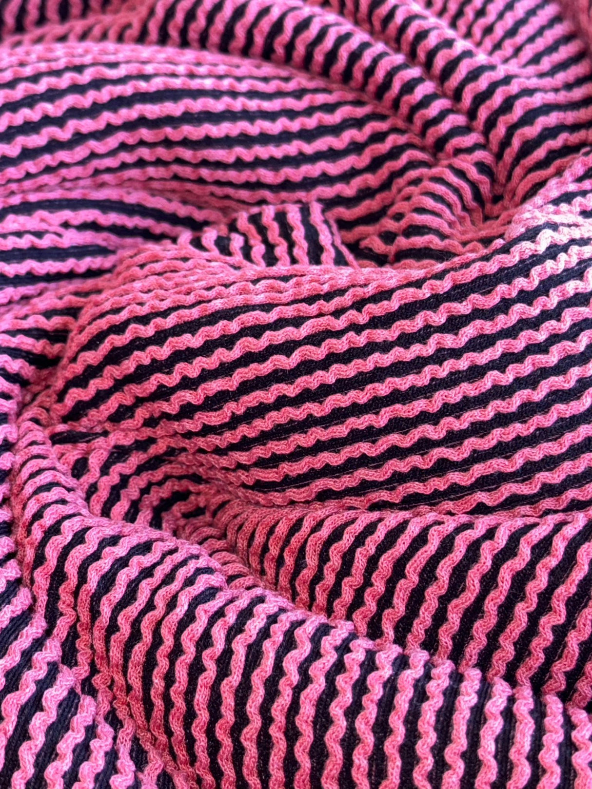 NOV-4450TT BLACK/CORAL SOLID ITEMS